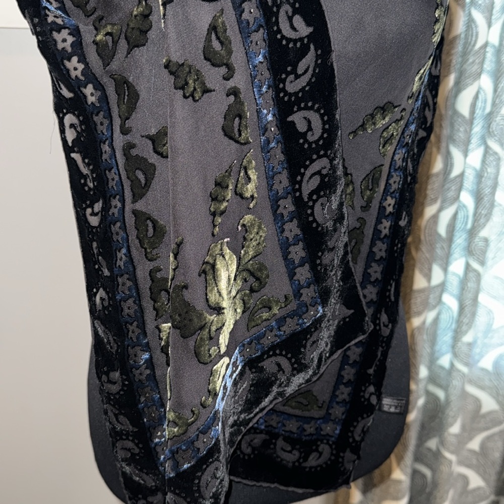 Gorgeous Silk/ Rayon Cut Out Velvet Scarf - Picture 3 of 5